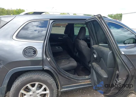 2016 Jeep Cherokee Latitude z USA, uszkodzony, nr VIN 1C4PJMCS0GW345925